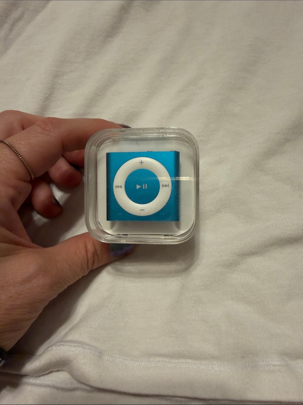Apple Blue iPod Shuffle with White Click Wheel